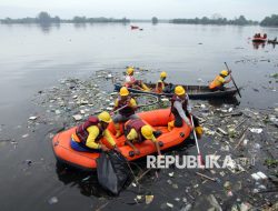 Aktivis Lingkungan dan Mahasiswa Gelar Aksi Pembersihan Danau Siombak