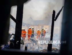 DKI Salurkan Bantuan Bertahap pada Korban Kebakaran di Kapuk Muara