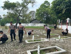 Peringati Hari Bhayangkara ke-79, Polres Indramayu Gelar Bakti Religi di Taman Makam Pahlawan