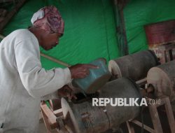 Potret Para Pencari Emas di Bukit Sekotong Lombok