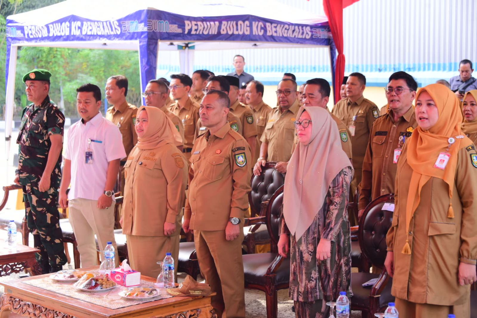 Bantu Warganya, Bupati Kasmarni Lepas Penyaluran 489 Ton Beras Cadangan Pangan Pemerintah