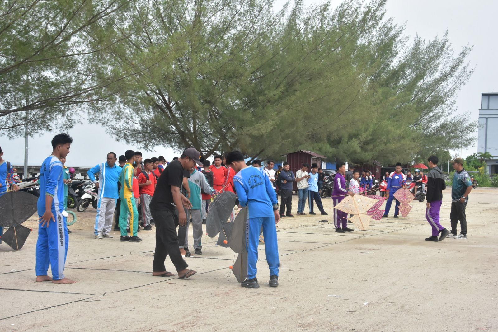 Jaga Khazanah Permainan Budaya Sempena Hari Jadi ke-513 Bengkalis, Puluhan Layang Menari di Langit