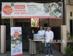 PTP Nonpetikemas Salurkan Bantuan Alat Produksi untuk Pengembangan UMKM di Palembang