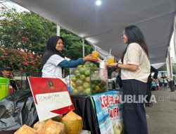 PNM Fasilitasi 50 Nasabah Mekaar Jualan di Stadion, Untung Berlipat!