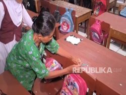 Demi Anak Duduk Paling Depan, Ortu Berangkat Subuh dan Ikat Tas di Kursi