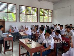 Terapkan Kebijakan KDM, Murid dan Guru SMA di Depok Kepanasan di Ruang Kelas Berisi 47 Orang