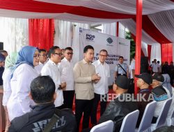 Tinjau Penyaluran BSU di Tangerang, Wapres Gibran Apresiasi Pos Indonesia