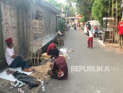 Tiga Generasi Satu Warisan, Jerih Keluarga Mulyadi Pertahankan Ondel-ondel yang Kian Sunyi