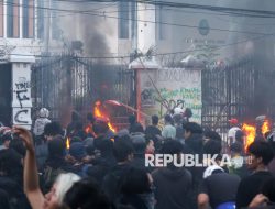 Kampus Unisba dan Unpas Jadi Sasaran Tembakan Gas Air Mata