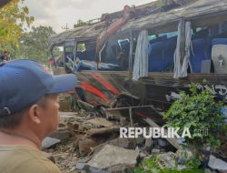 Bus Rombongan Karyawan RSBS Jember Tabrak Lereng Gunung Bromo, 8 Orang Meninggal Dunia
