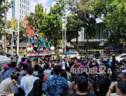 Mahasiswa Gelar Aksi di DPRD Jakarta, Desak Tunjangan Anggota Dewan Dikurangi