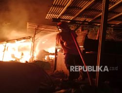 Tempat Pengolahan Biji Plastik Terbakar, Pemilik Rugi Ratusan Juta Rupiah