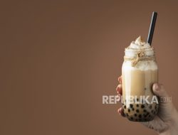 Minuman Favorit Gen Z yang Baik dan Buruk untuk Kulit Menurut Dokter