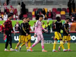Baru Disanjung Usai Kalahkan Chelsea, MU Kembali Tumbang di Markas Brentford