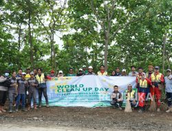 World Cleanup Day 2025, BUMN Karya Bantu Bersihkan Sampah di Halmahera