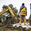 Melihat Proses Perbaikan Tanggul Sungai Gandam yang Jebol