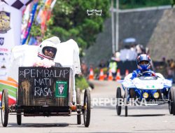 Keseruan Adu Cepat Balap Kereta Peti Sabun di ITB Bandung