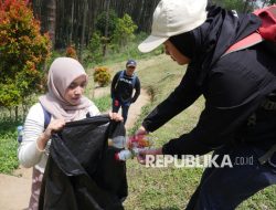 Aksi Bersih Sampah dan Edukasi Lingkungan ke Pengunjung Wisata Alam Batu Kuda Manglayang