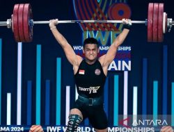 Rizki Juniansyah Raih Dua Emas di Kejuaraan Dunia Angkat Besi 2025
