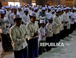 Shalat Ghaib dan Doa Bersama untuk Santri Korban Mushala Ponpes Al Khoziny