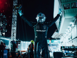 George Russell Raih Kemenangan di GP Singapura 2025, Tebus Kesempatan yang Hilang Dua Tahun Lalu