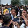 Menkeu Purbaya Jadi Sasaran Selfie Warga Papua di Istana Kepresidenan Jakarta