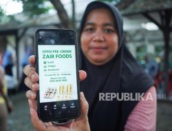 Sandiaga Ajak Ibu-Ibu di Bekasi Belajar Bikin Onigiri dan Sushi