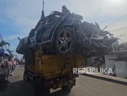 Bangkai Mobil Mercy Diangkat dari Balik Puing Mushola Ponpes Sidoarjo, Siapa Pemiliknya?