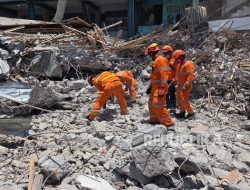 Tim SAR Kembali Temukan dua Bagian Tubuh, Total 39 Jenazah Santri Dievakuasi