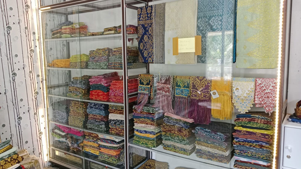 Merajut Warisan Melayu Riau dalam Sehelai Kain Berkelas Dunia