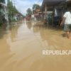 Banjir Kiriman Rendam Rumah dan Sekolah di Cirebon, Warga Mengungsi